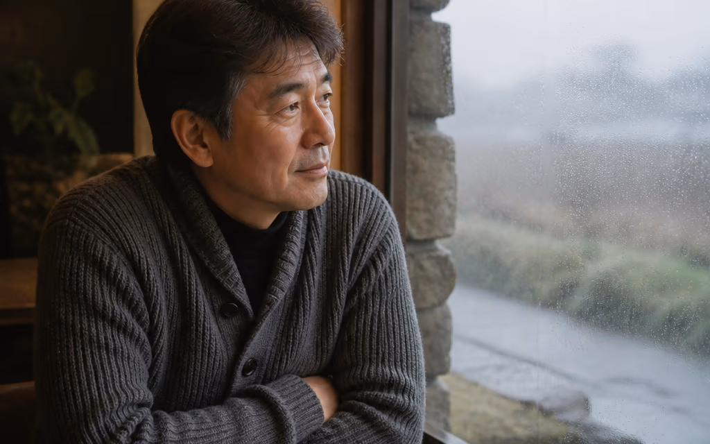 겨울 비수기에 도민 단골이 따뜻한 커피와 함께 시간을 보내는 평일 한낮